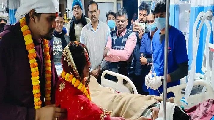 உயிருக்கு போராடிய தாயின் கடைசி ஆசை..  மருத்துவமனை ICU-விலேயே நிறைவேற்றிய மகள்: ஆனால் ?