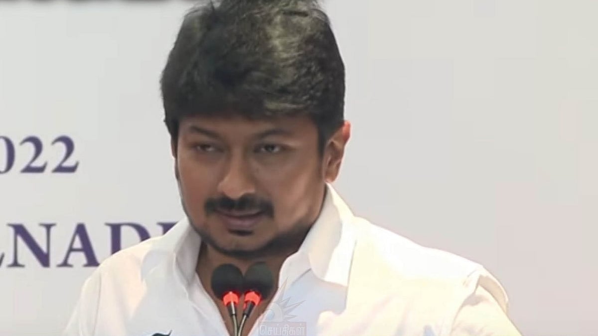 'உதயநிதி ஸ்டாலின் எனும் நான்'... அமைச்சராக பதவியேற்றார் உதயநிதி ஸ்டாலின்!