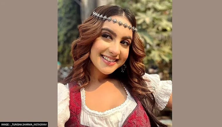 படப்பிடிப்பின்போது தற்கொலை செய்துகொண்ட இளம் நடிகை துனிஷா.. பாலிவுட் வட்டாரத்தில் அதிர்வலை! -என்ன நடந்தது?