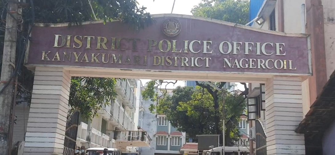 ரூ.33 லட்சம் மோசடி.. அதிமுக முன்னாள் MLA மற்றும் மனைவி - மகள் மீது வழக்குப் பதிவு செய்து போலிஸ் விசாரணை!