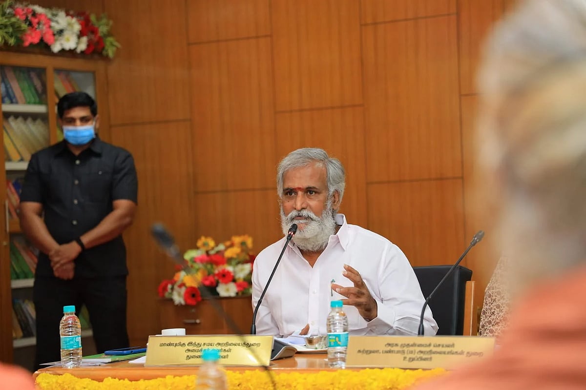 வடபழனி கோயில் டிக்கெட் வழங்குவதில் மோசடி.. இரவோடு இரவாக அதிரடி நடவடிக்கை எடுத்த அமைச்சர் சேகர்பாபு !