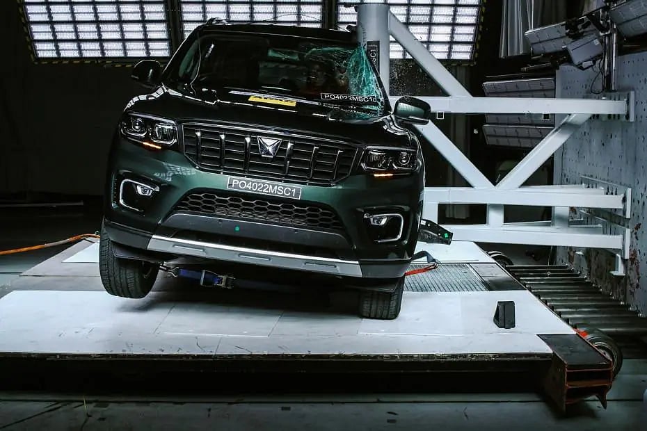 பாதுகாப்பான கார்கள் பட்டியல்.. 5 STAR பெற்ற Mahindra.. 1 STAR மட்டுமே பெற்று Maruti Suzuki அதிர்ச்சி !