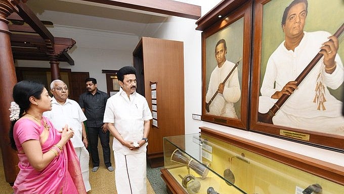 ''இசை மேடைகள் தமிழ் இசை மேடைகளாக மலரட்டும்''.. முதல்வரின் வேண்டுகோளை கலையுலகம் கவனிக்கட்டும்!