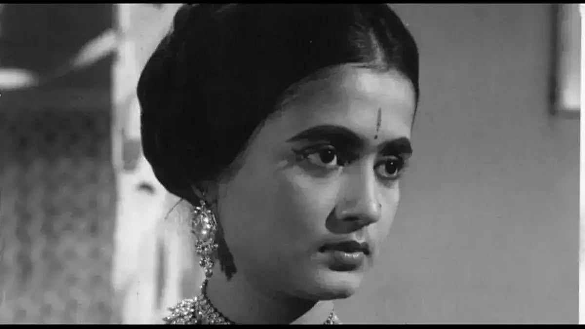 பிரபல பழம்பெரும் நடிகை திடீர் மரணம்.. இந்திய திரையுலகத்தினர் அதிர்ச்சி !.. தலைவர்கள் இரங்கல் 