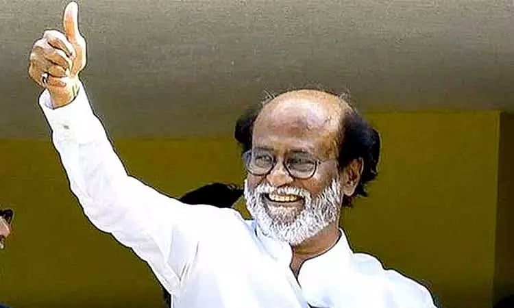 ’ரஜினி ஊரில் இல்லை.. எல்லாரும் வீட்டுக்குப் போங்க’ : முகம் வாடிய ரசிகர்கள் கூட்டம் !