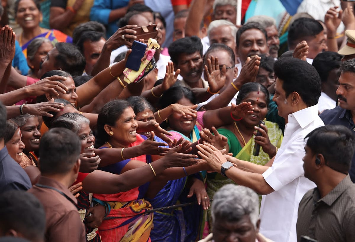 1,03,508 பேருக்கு நலத்திட்ட உதவிகள்..“உங்க ஆட்சி சூப்பரா இருக்கு”: முதல்வரை கண்டு மகிழ்ந்த மக்கள்! #Album