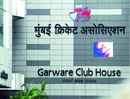 மெய்மறந்து இறுதிப்போட்டியை பார்த்த தந்தை.. 5வது மாடியில் இருந்து தவறி விழுந்து உயிரிழந்த 3 வயது சிறுவன்!