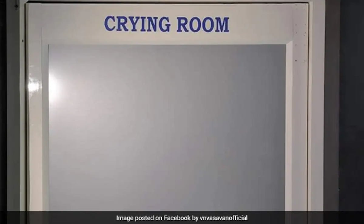 “தியேட்டரில் படம் பார்க்கும்போது குழந்தை அழுகிறதா..?” -கேரள அரசு அறிமுகப்படுத்திய Crying Room !