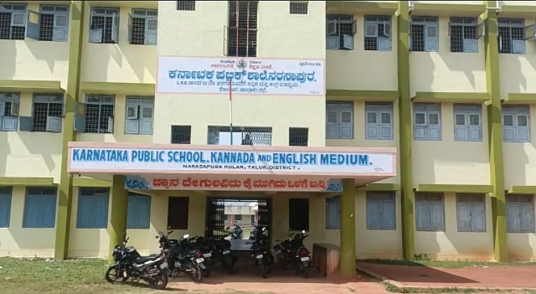 பள்ளி மாணவிகளிடம் முதலிரவு குறித்து பேசி, ஆபாச படங்களை காட்டிய ஆசிரியர் கைது: தர்மஅடி கொடுத்த ஊர் மக்கள்!