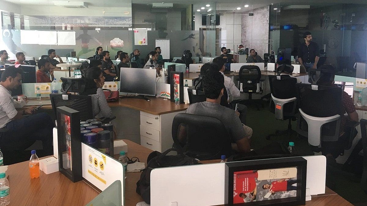 விடுமுறையில் உள்ள  ஊழியரிடம் டவுட் கேட்டால் ரூ.1 லட்சம் அபராதம்: அதிரடி முடிவெடுத்த Dream 11 நிறுவனம்!