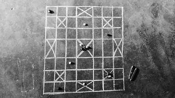 தாய விளையாட்டில் தோல்வி - நண்பனை கத்தரிக்கோலால் குத்தி கொலை செய்த நபருக்கு ஆயுள் தண்டனை - நீதிபதி அதிரடி!