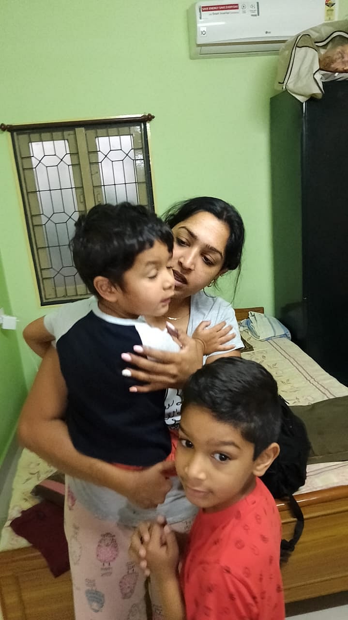 தனியாக வீட்டின் படுக்கை அறையில் மாட்டிக் கொண்ட சிறுவன்.. 10 நிமிடத்தில் மீட்ட தீயணைப்பு வீரர்கள்!