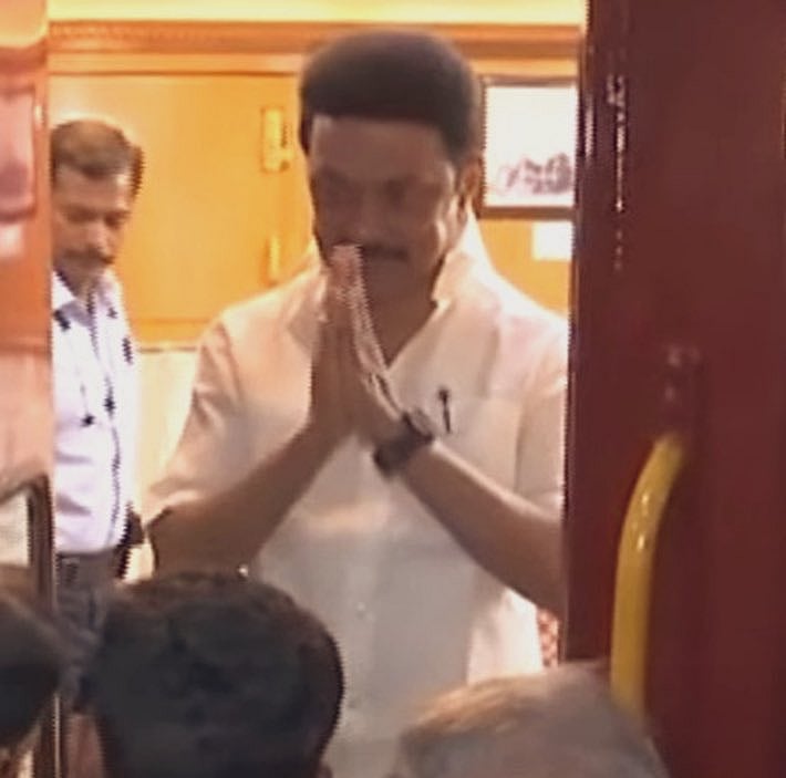 சென்னையிலிருந்து பொதிகை ரயிலில் முதலமைச்சர் மு.க.ஸ்டாலின் தென்காசி பயணம்.. பொதுமக்கள் வரவேற்பு !
