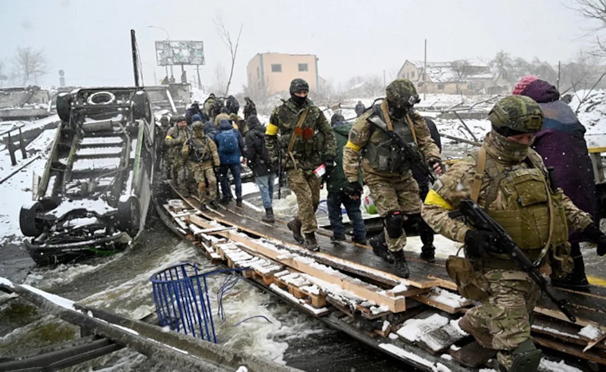 அணு ஆயுதத்தை பயன்படுத்தப்போகிறதா ரஷ்யா ? - புதினின் நண்பர் கருத்தால் பரபரப்பில் உலகநாடுகள் !