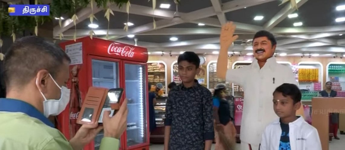 6 அடி உயரம் 90 கிலோ எடையில் முதலமைச்சர் மு.க.ஸ்டாலின் உருவத்தில் பிரம்மாண்ட கேக்.. அசத்திய பேக்கரி!