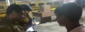 'நீ வெளியே போ'.. முன்பதிவு பெட்டியில் அமர்ந்து வட மாநிலத்தவர்கள் அட்டூழியம்: வேடிக்கை பார்த்த ரயில்வே!