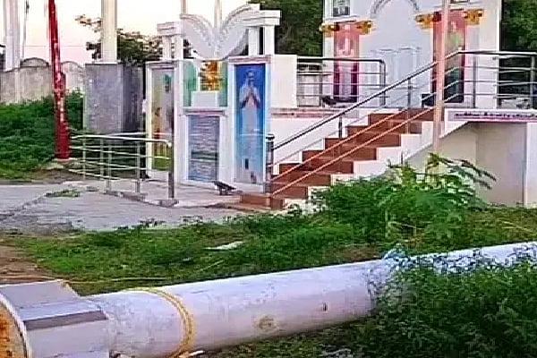 எடப்பாடி தொடங்கி வைத்த 100 அடி உயர கொடி கம்பம் விழுந்து ஒருவர் பரிதாப பலி.. அதிமுகவை சேர்ந்த இருவர் கைது!