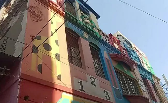 நாட்டை உலுக்கிய சம்பவம் : சிறுமியை மாடியில் இருந்து தூக்கி வீசிய அரசுப்பள்ளி ஆசிரியை.. தலைநகரில் கொடூரம்!