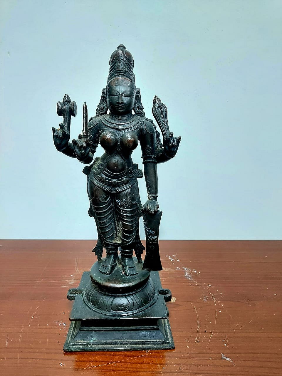 வீட்டில் பதுக்கி வைக்கப்பட்டிருந்த 300 ஆண்டுகள் பழமையான 7 சிலைகள்.. போலிஸார் மீட்டது எப்படி?