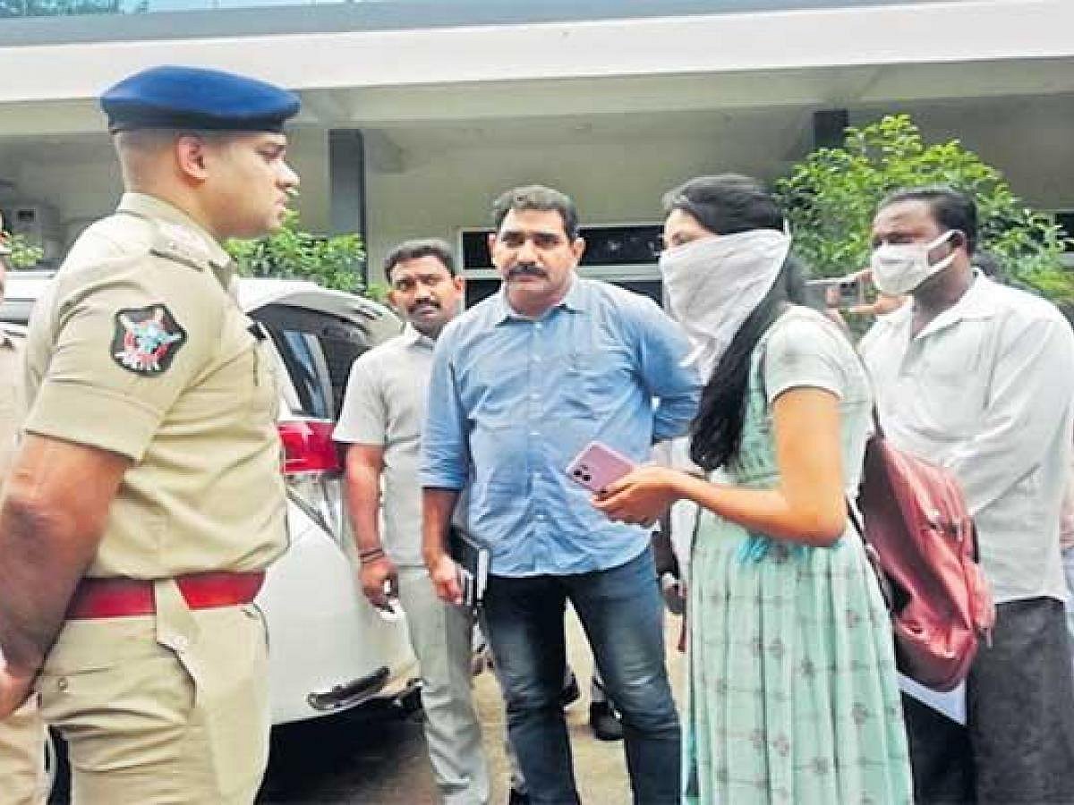 “கிட்னி விற்றால் 6 கோடி..” -விளம்பரத்தை நம்பி 16 லட்சத்தை இழந்த மாணவி :ஆந்திராவை உலுக்கிய ஆன்லைன் மோசடி!