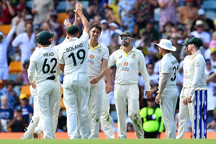 இதுவே இங்கு நடந்திருந்தால்.. ஆஸ்திரேலிய மீடியாக்களை கழுவி ஊற்றும் இந்தியா, பாகிஸ்தான் ரசிகர்கள் ! 