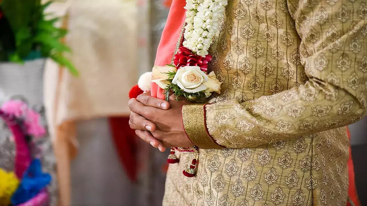 முத்தம் கொடுத்த மணமகன்.. திருமணத்தையே நிறுத்திக் காவல் நிலையத்தில் புகார் கொடுத்த மணப்பெண்!