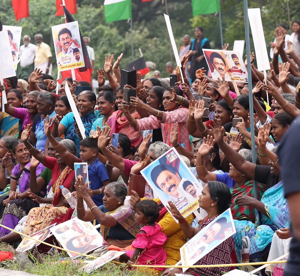 1,03,508 பேருக்கு நலத்திட்ட உதவிகள்..“உங்க ஆட்சி சூப்பரா இருக்கு”: முதல்வரை கண்டு மகிழ்ந்த மக்கள்! #Album