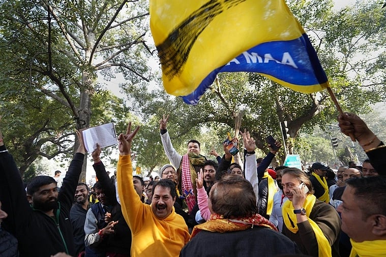 டெல்லி மாநகராட்சியை கைப்பற்றும் ஆம் ஆத்மி.. 15 ஆண்டுகளுக்கு பிறகு மண்ணை கவ்விய பா.ஜ.க!