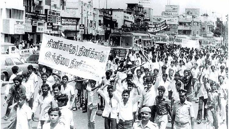 “இந்தி திணிப்புக்கு எதிராக வீறுகொண்டெழுந்த தமிழ்நாடு” : மொழிப்போர் போராட்டத்தின் வரலாறு !