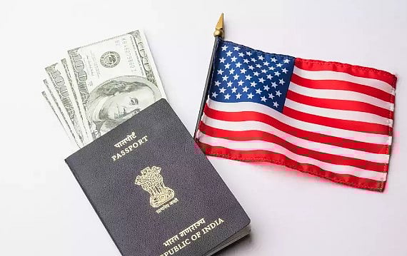 LAYOFF LAYOFF LAYOFF.. அமெரிக்காவில் இருந்து வெளியேறும் 80,000 இந்தியர்கள்: IT துறையில் நடப்பது என்ன?