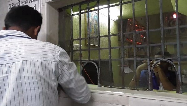 டிக்கெட்டை ஸ்டேட்டஸில் வைத்த ரசிகர்: துணிவை தொடர்ந்து வாரிசு டிக்கெட் திருட்டு.. திருத்தணியில் அதிர்ச்சி