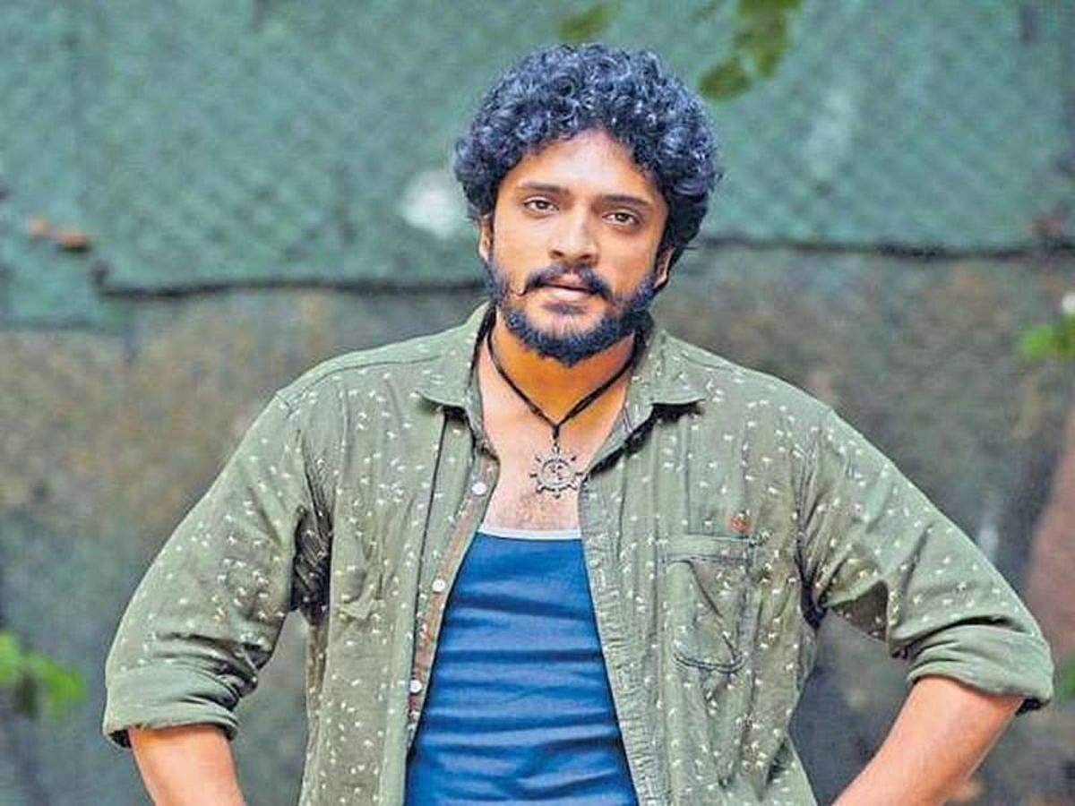 KGF நடிகரை மணந்த தமிழ்ப்பட நடிகை.. குவியும் வாழ்த்துக்கள்.. இணையத்தின் வைரலாகும் புகைப்படங்கள் !