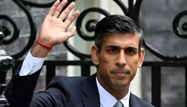 விதியை மீறிய இலங்கிலாந்து பிரதமர்.. ரூ.50 ஆயிரம் அபராதம் செலுத்த வைத்த கால்துறையின் துணிவான நடவடிக்கை!