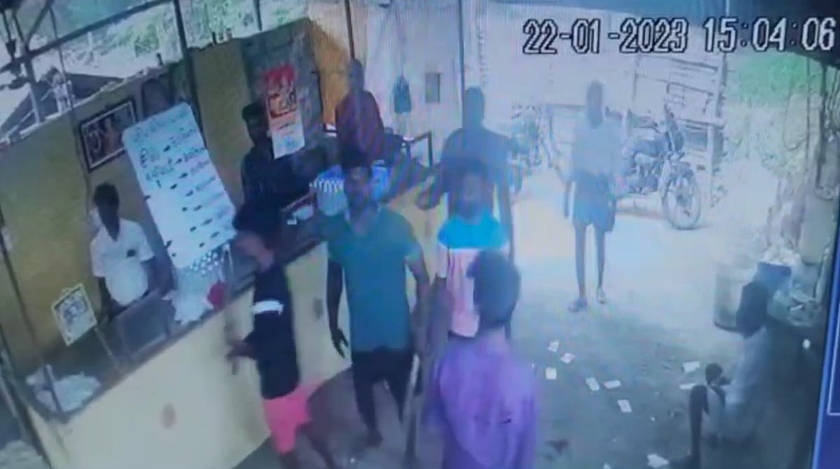 “அன்னதானத்தில் மோதல்.. போலி போராட்டம் நடத்தி wine shop-ஐ சூரையாடிய மர்ம கும்பல்” : புதுச்சேரியில் பகீர் !