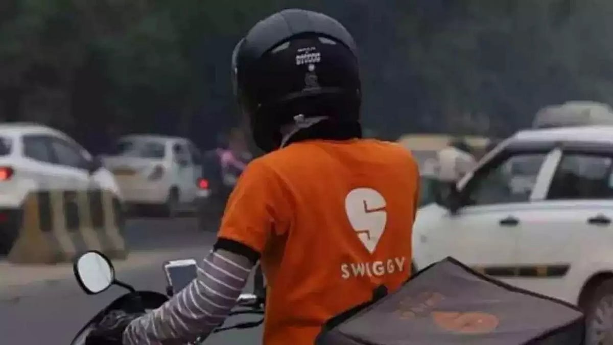 விபத்தில் இறந்த டெலிவரி ஊழியர்.. வாய்திறக்காத Swiggy.. இழப்பீடு கேட்டு நெட்டிசன்கள் போர்க்கொடி !