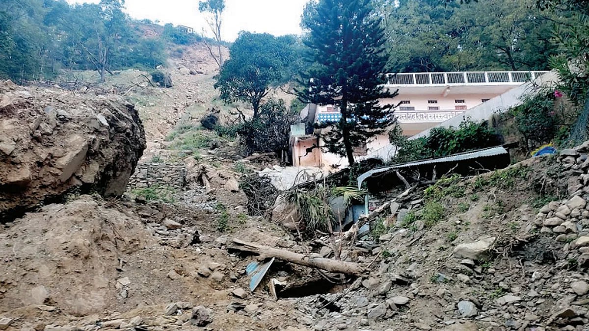 கொஞ்சம் கொஞ்சமாக மண்ணில் புதையும் கிராமம்..காணாமல் போன நூற்றுக்கணக்கான வீடுகள்..உத்தரகண்ட்டில் அதிர்ச்சி!