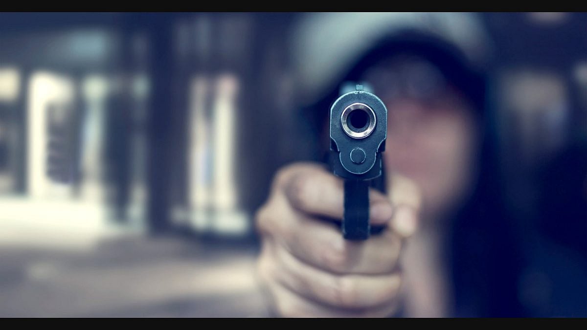 ஸ்கூட்டரில் வீட்டிற்கு சென்ற பெண் நடுரோட்டில் சுட்டுக்கொலை: டெல்லியில் தொடரும் அதிர்ச்சி சம்பவங்கள்!