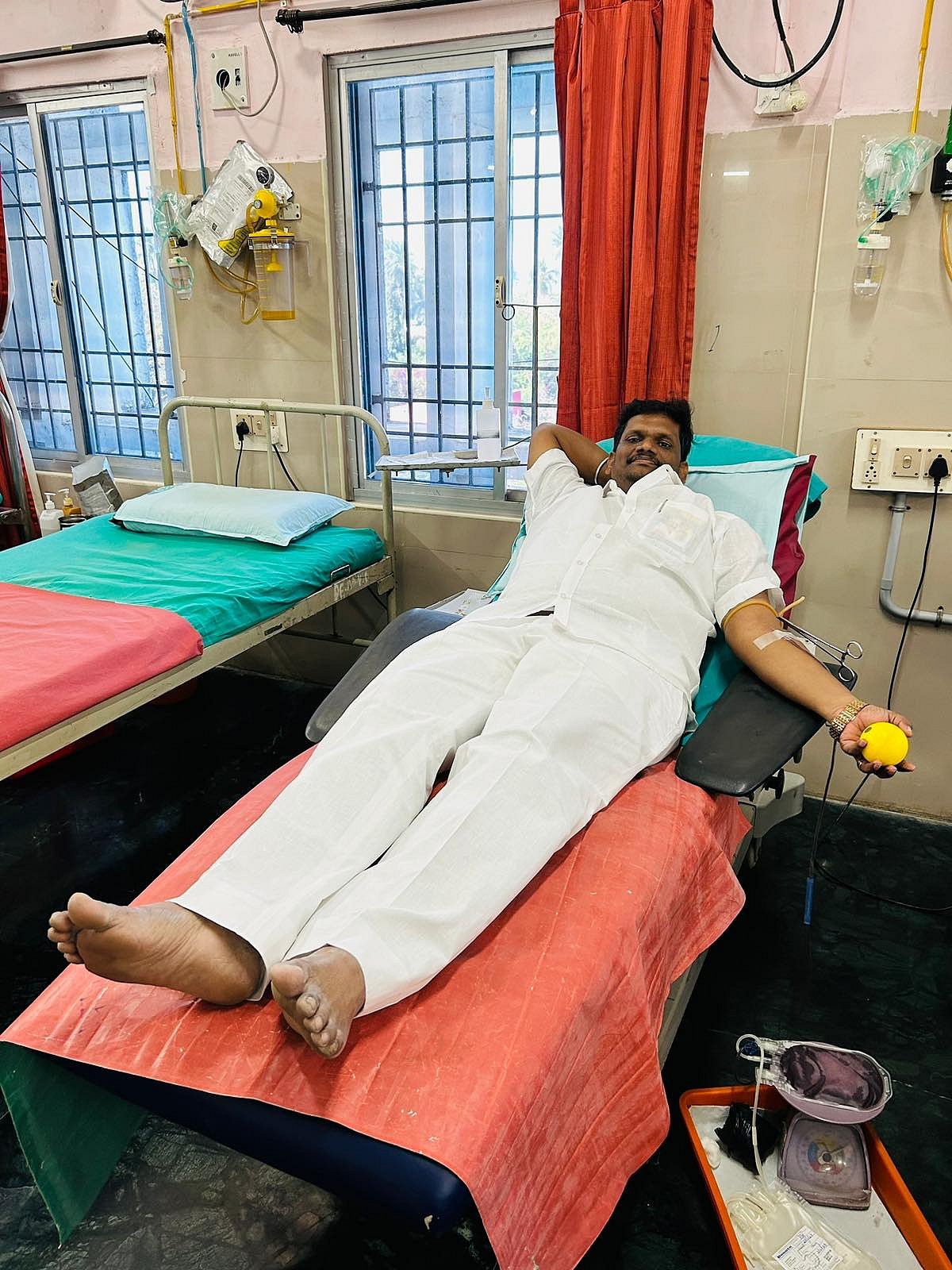 டெங்குவால் பாதிக்கப்பட்ட சிறுமி: அரிய வகை ரத்தம் கொடுத்து காப்பாற்றிய புதுவை திமுக MLA -குவியும் பாராட்டு