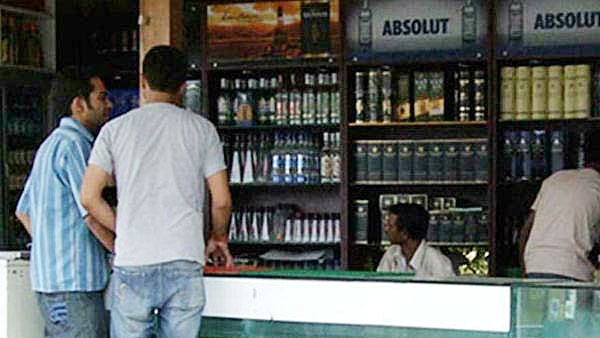 'போலிஸ் அங்கிள்' .. தந்தை மீது காவல் நிலையத்தில் புகார் கொடுக்க வந்த 8 வயது சிறுவன்: ஷாக் காரணம்!