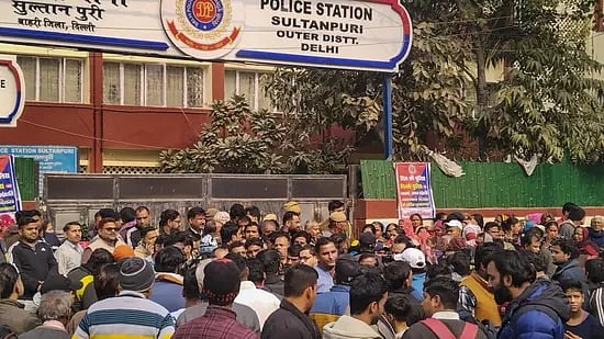 “நா அத பாத்தேன்.. ஆனா யார்கிட்டையும் சொல்லல..” - டெல்லியை உலுக்கிய பெண் கொலை வழக்கில் தோழி அதிர்ச்சி !