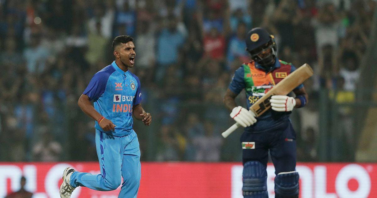 முதல் போட்டியிலேயே 4 விக்கெட்..  அசத்திய ஷிவம் மாவியிடம் கேப்டன் ஹர்திக் பாண்டியா கூறியது என்ன தெரியுமா?