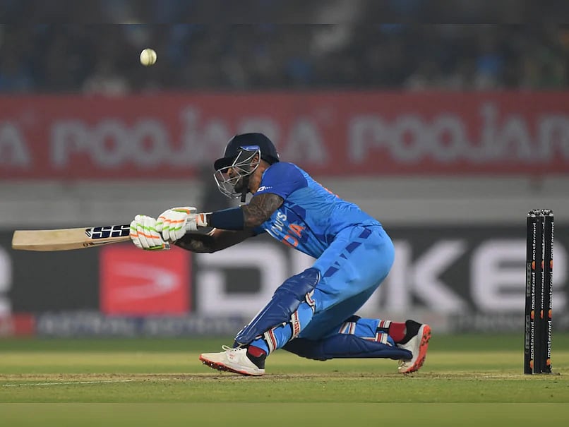 டி வில்லியர்ஸை விட சூரியகுமார் 100 % சிறந்த வீரர் -பாகிஸ்தான் முன்னாள் வீரர் புகழாரம் !