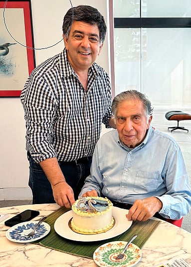 முதல் இந்திய தயாரிப்பு.. 'TATA INDICA' அறிமுகமாகி 25 வருடங்கள் நிறைவு..கேக் வெட்டி கொண்டாடிய ரத்தன் டாடா!