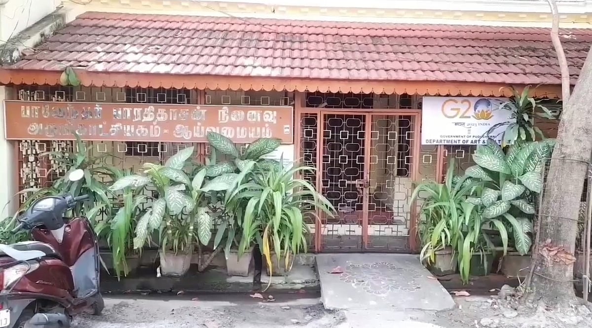 “பாரதியார் வாழ்ந்த வீட்டில் தமிழை புறக்கணித்த புதுச்சேரி அரசு” - G20 பேனரால் கொந்தளிக்கும் தமிழறிஞர்கள்!