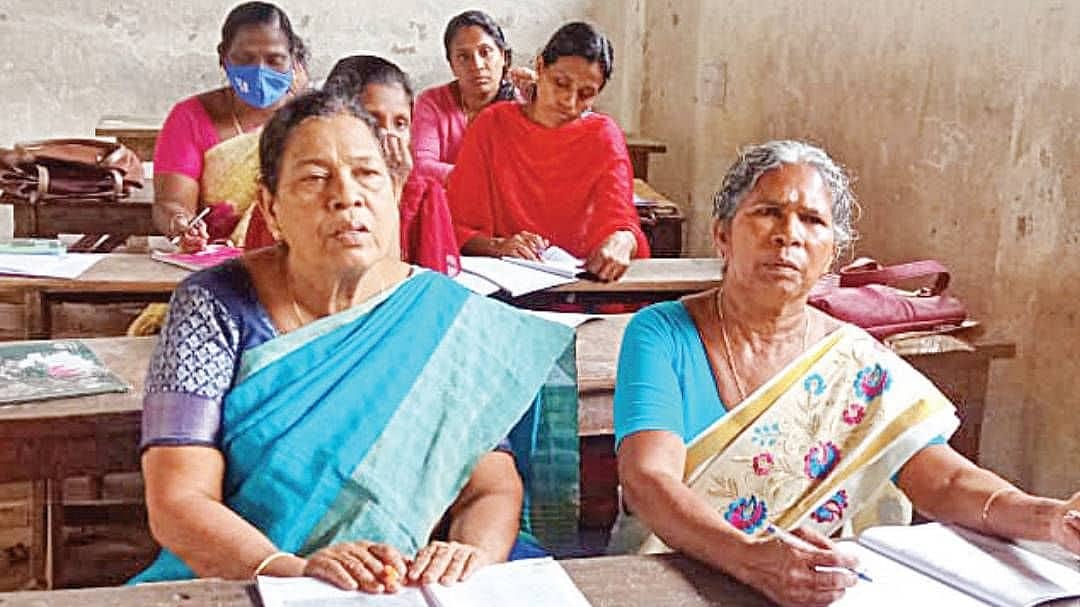 “ஆத்தா நா பாஸ் ஆகிட்டேன்..” -73 வயதில் 10ம் வகுப்பு தேர்ச்சி பெற்ற நடிகை.. தள்ளாத வயதிலும் தீவிர முயற்சி!