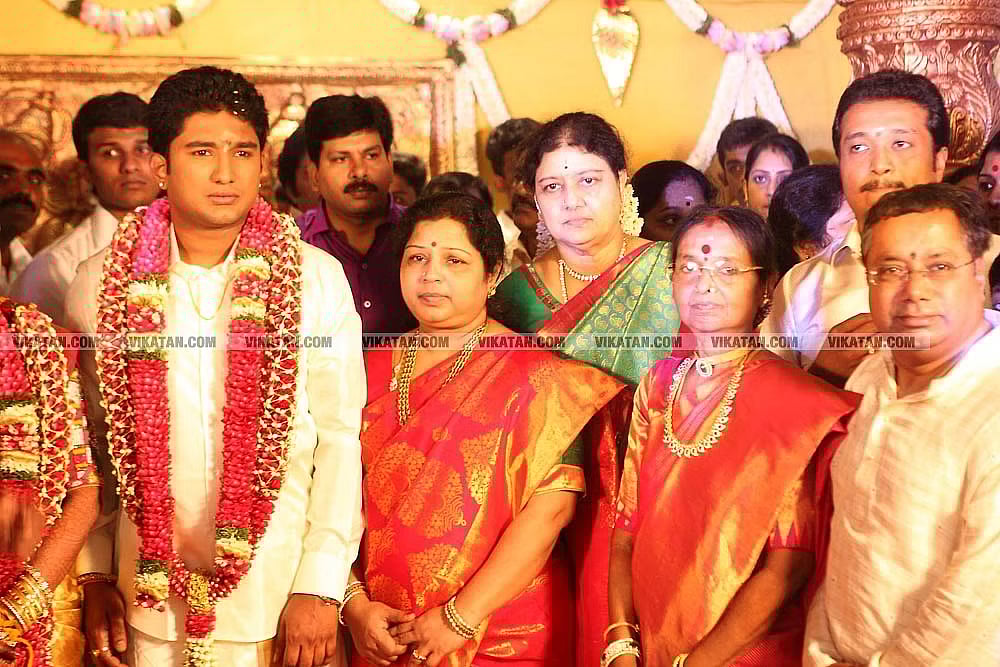 கடத்தலுக்காகவே பர்னிச்சர் கடை நடத்திய கட்டை பாஸ்கர் - சசிகலா உறவினர் கைது வழக்கில் அதிரடி காட்டிய போலிஸ்!