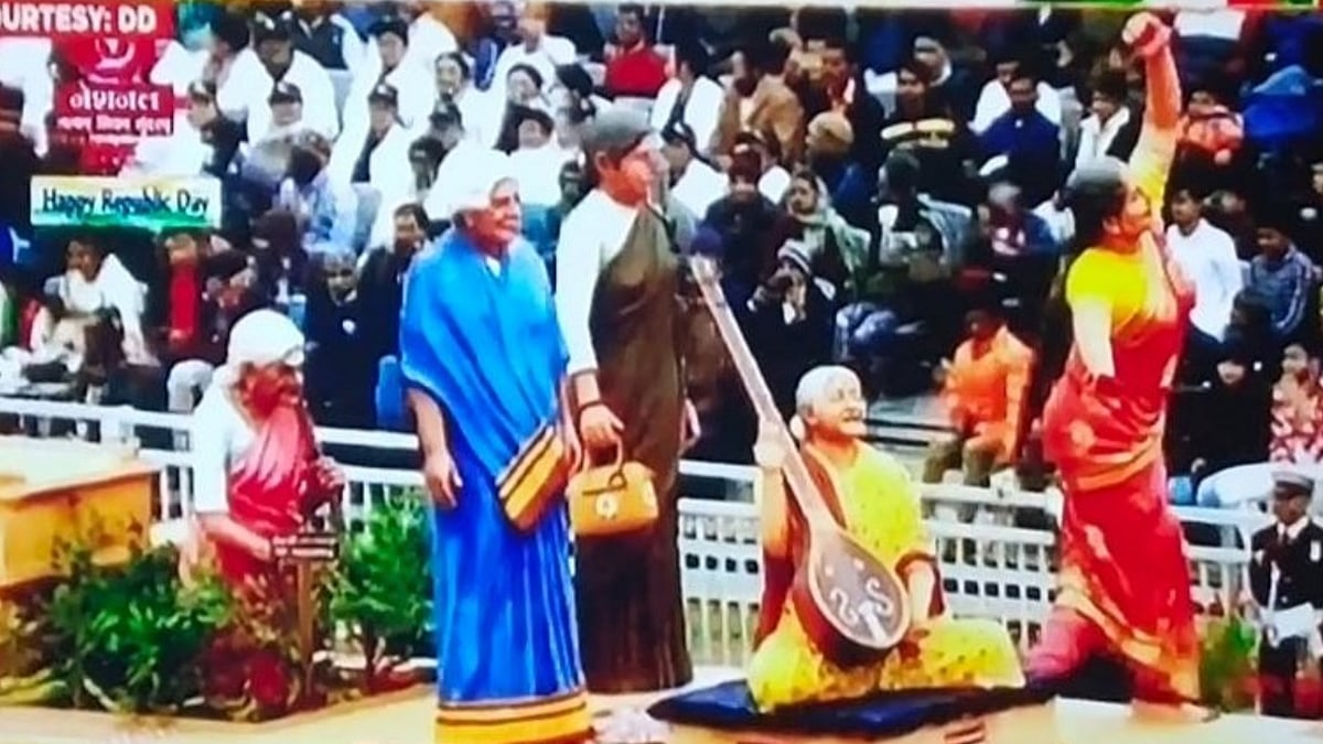 டெல்லியில் குடியரசு தினம்: தமிழ்நாடு அலங்கார ஊர்தியில் இடம்பெற்ற முக்கிய பெண்கள்.. சிறப்பம்சங்கள் என்ன?