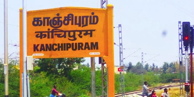 காதலியுடன் சண்டை : நடுரோட்டில் தனக்கு சொந்தமான ரூ.70 லட்சம் மதிப்புள்ள சொகுசு காரை எரித்த காதலன்!