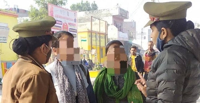 கொரிய சிறுமிகளை சூழ்ந்து கொண்டு 'ஜெய் ஸ்ரீராம்' கோஷம்: உ.பி-யில் தொடரும் இந்துத்துவா கும்பல் அராஜகம்!