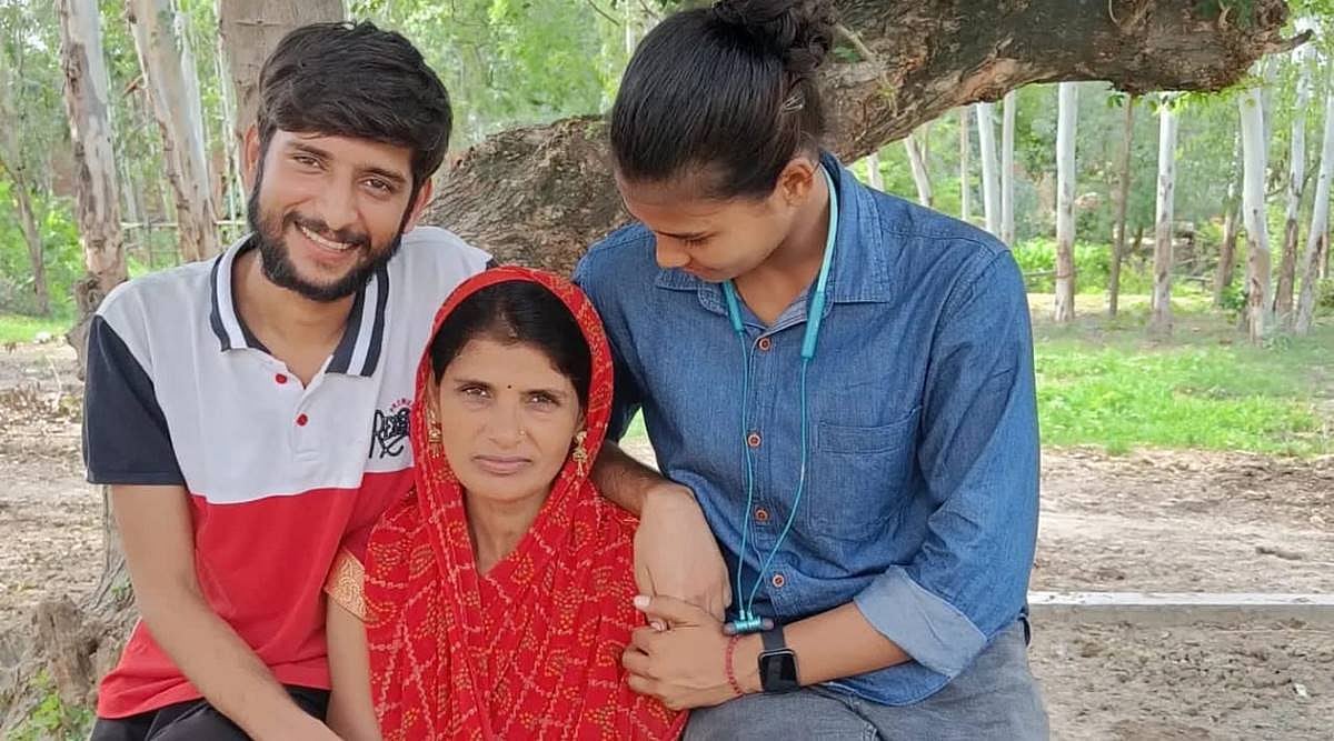 சூனியக்காரி,, ஊரை கெடுக்காதே.. கேலி செய்த கிராமம்.. உலககோப்பையை வென்று பதிலடி கொடுத்த வீராங்கனை !